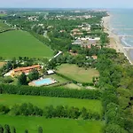 Spacious First-floor Flat Near The Eraclea Mare