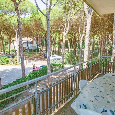 Lägenhet Spacious First-floor Flat Near The *