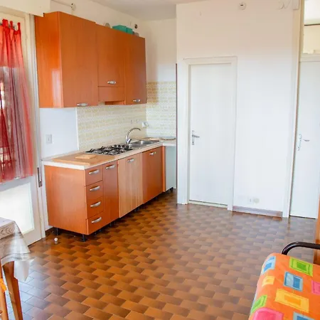 Lägenhet Spacious First-floor Flat Near The