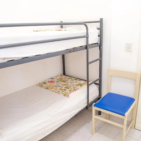 Spacious First-floor Flat Near The Διαμέρισμα *