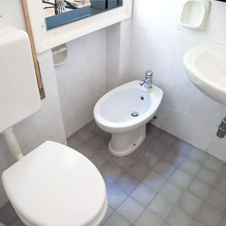 Διαμέρισμα Spacious First-floor Flat Near The