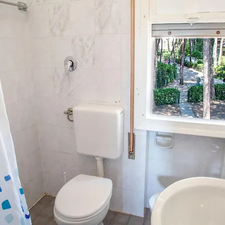 Spacious First-floor Flat Near The Eraclea Mare