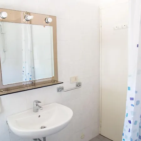 Spacious First-floor Flat Near The Διαμέρισμα *
