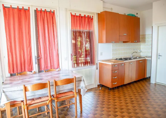 Spacious First-floor Flat Near The Lägenhet Eraclea Mare