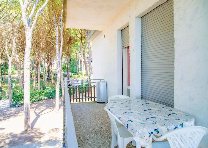 Lägenhet Spacious First-floor Flat Near The *