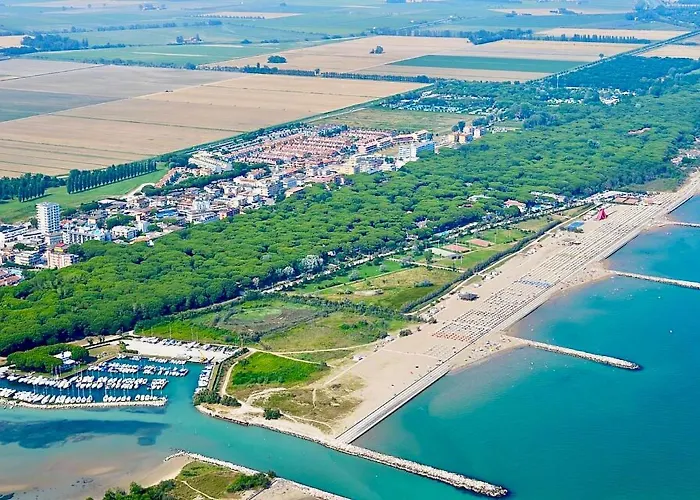 Spacious First-floor Flat Near The Lägenhet Eraclea Mare