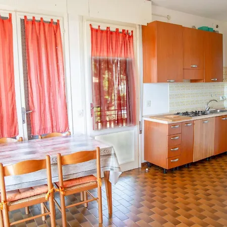 Spacious First-floor Flat Near The 아파트 에라클레아 마레