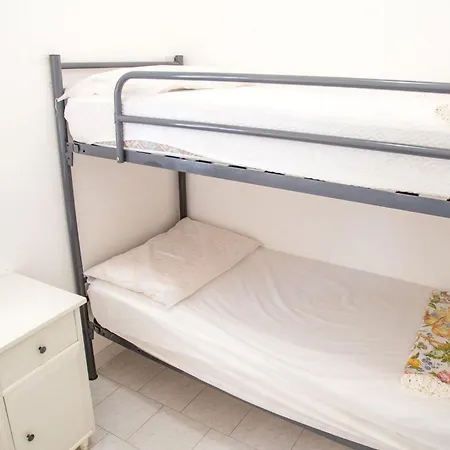 アパート Spacious First-floor Flat Near The エラクレア・マーレ