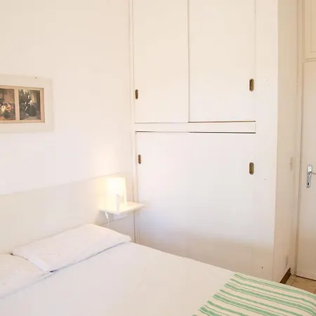 Spacious First-floor Flat Near The * エラクレア・マーレ