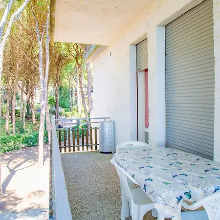 Apartman Spacious First-floor Flat Near The *