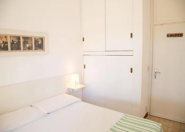 Spacious First-floor Flat Near The * 에라클레아 마레